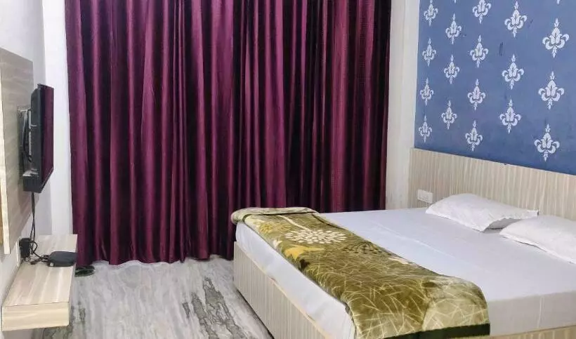 هتل Rohtak Guest House