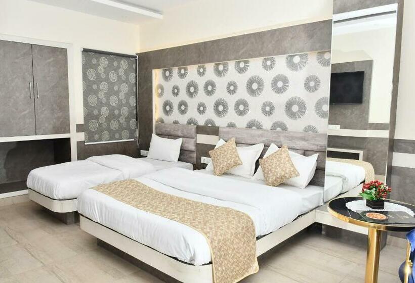 هتل The Heera Divine