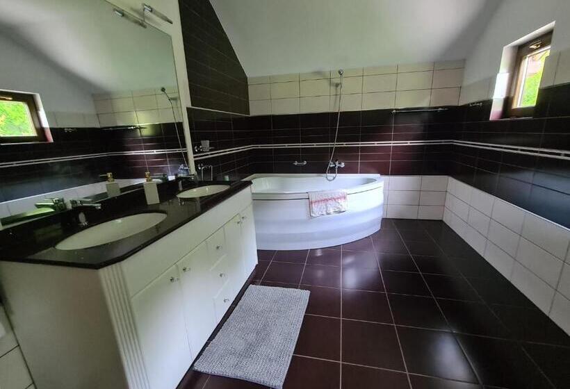 پانسیون Lucky Rönk Vendégház