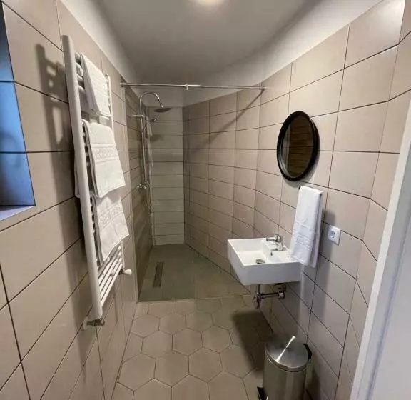 ペンション Rooms