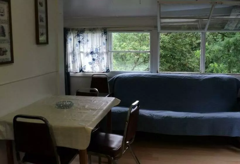 ユースホステル 2 Brdm Country Cottage #3   Rosewood Cottages