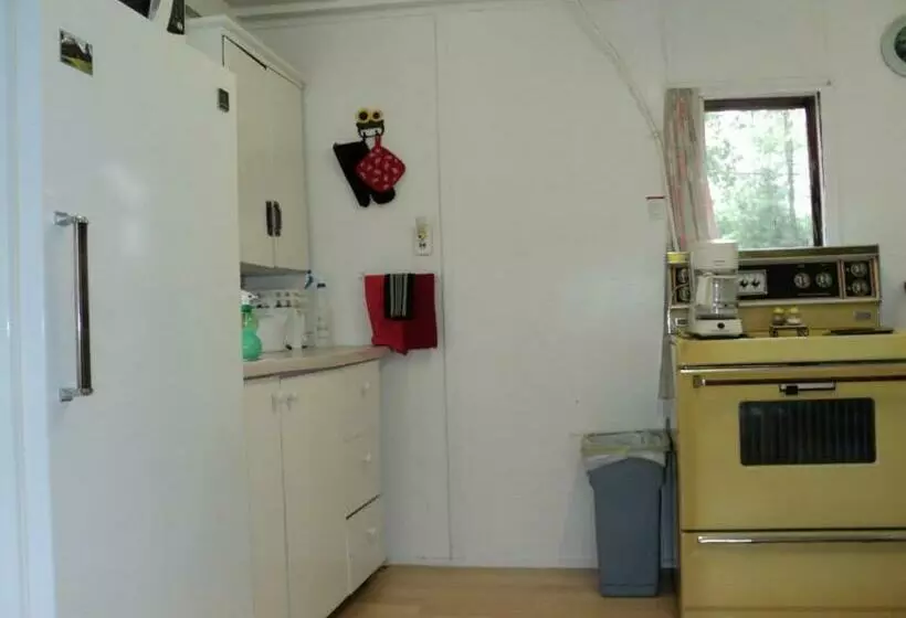 ユースホステル 2 Brdm Country Cottage #3   Rosewood Cottages