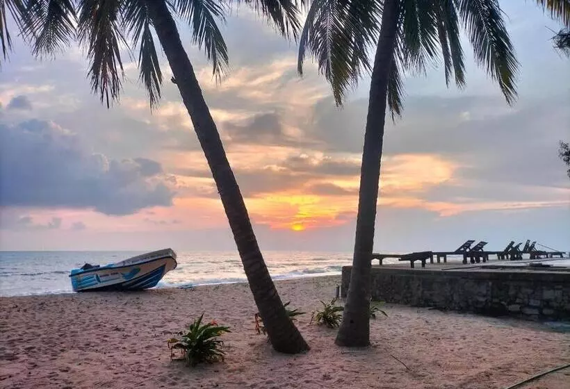 هتل Coral Bay