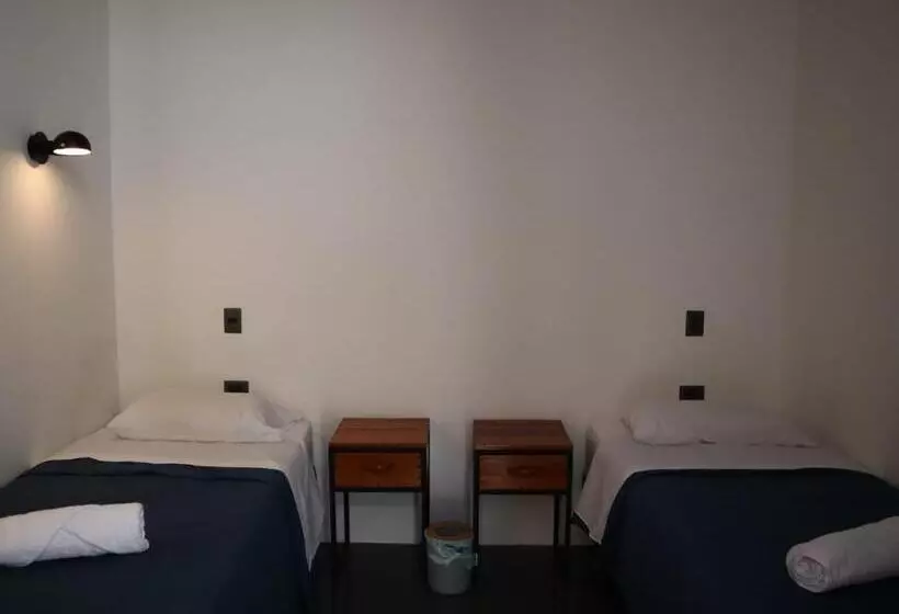 Hotelli Hostal Litoral