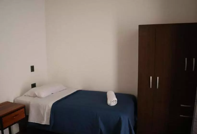 Hotelli Hostal Litoral