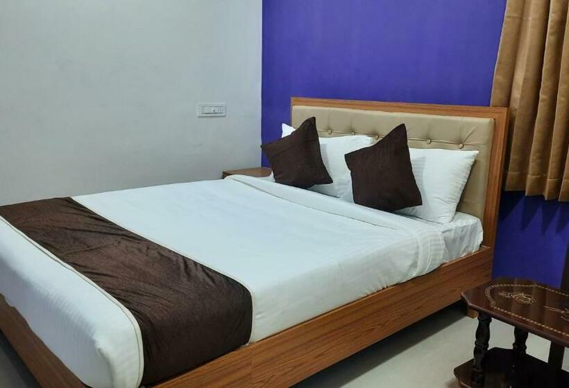 ホテル Naadi Stayinn  Premium Rooms