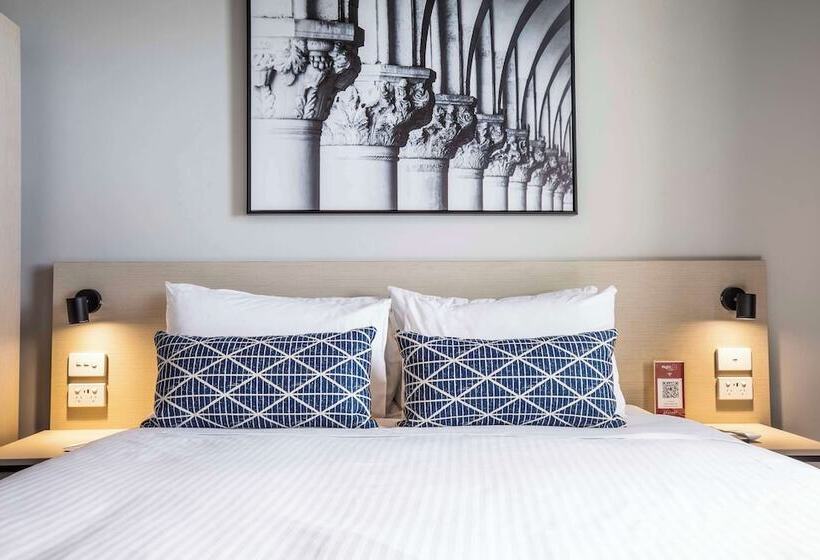 Hotel Nightcap At Empire