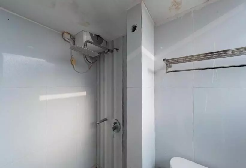 ホテル Reddoorz Syariah Near Alun Alun Pelabuhan Ratu