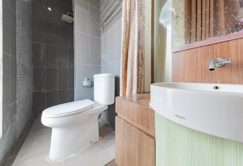 ホテル Reddoorz Syariah Near Alun Alun Pelabuhan Ratu