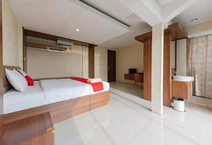 ホテル Reddoorz Syariah Near Alun Alun Pelabuhan Ratu
