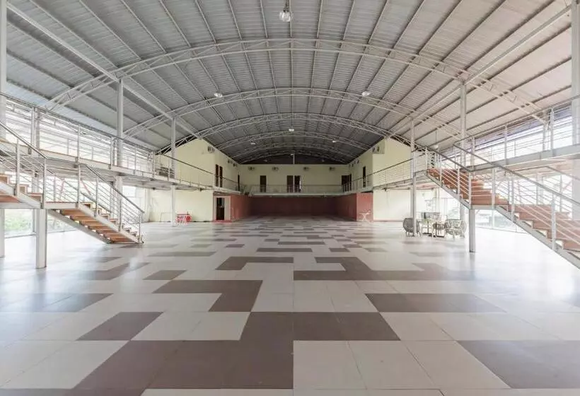 ホテル Reddoorz Syariah Near Alun Alun Pelabuhan Ratu