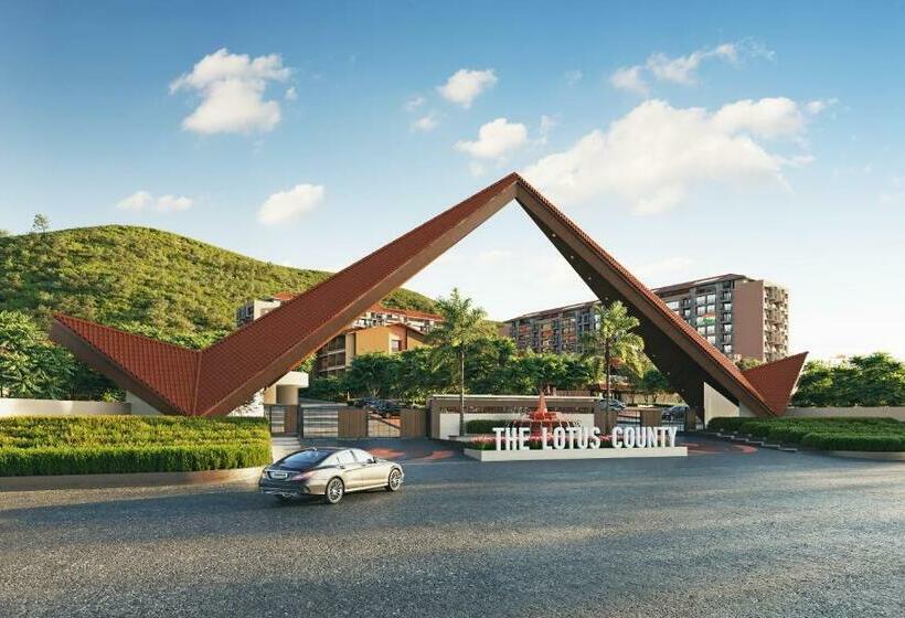 Hotel The Lotus County Club & Resort
