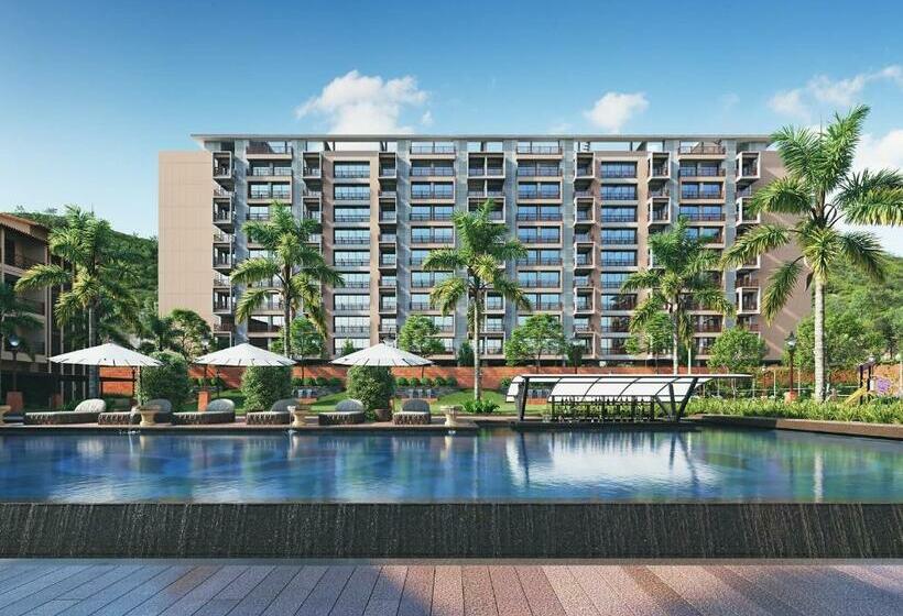 Hotel The Lotus County Club & Resort