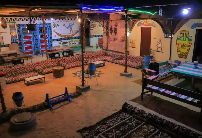 پانسیون Carmah Guest House