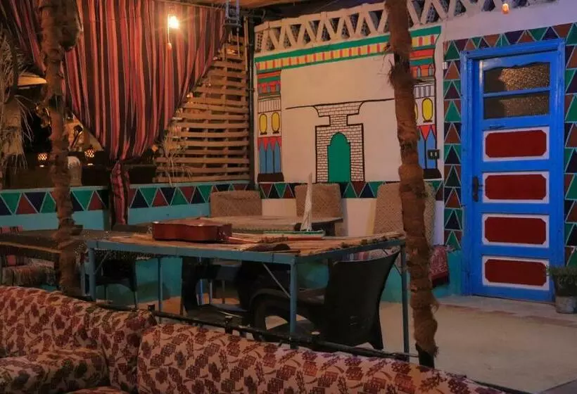 پانسیون Carmah Guest House