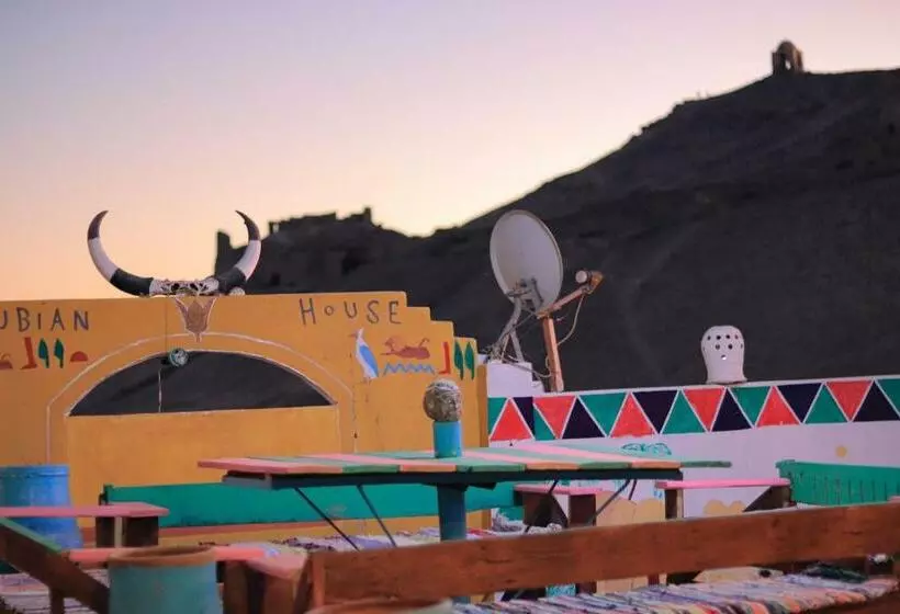 پانسیون Carmah Guest House