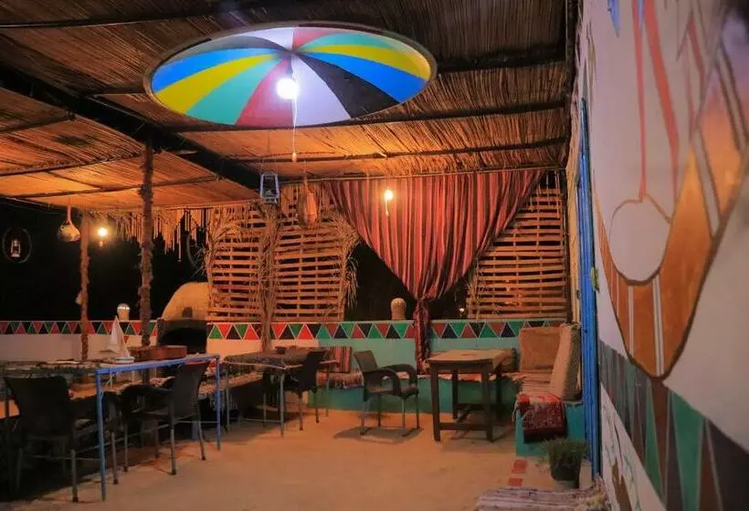 پانسیون Carmah Guest House