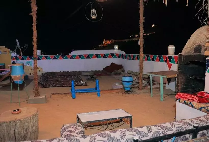 پانسیون Carmah Guest House