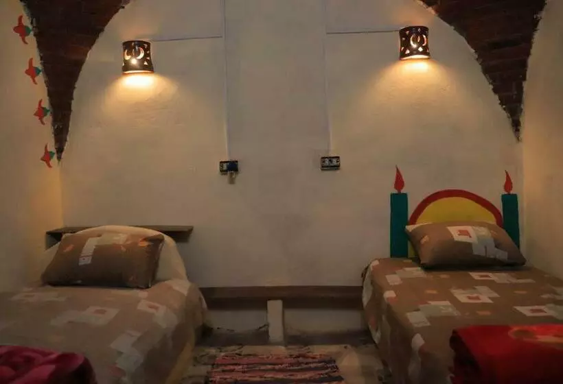 پانسیون Carmah Guest House