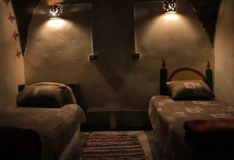 پانسیون Carmah Guest House