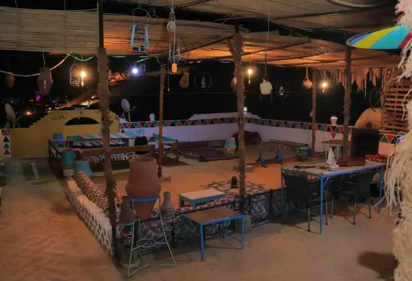 پانسیون Carmah Guest House