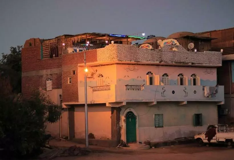 پانسیون Carmah Guest House