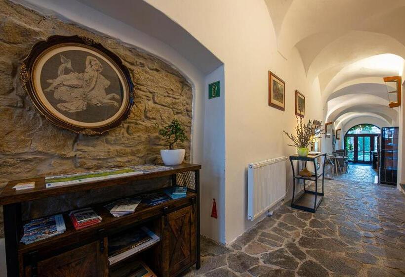 膳宿费 Penzión Familia