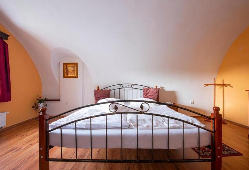 膳宿费 Penzión Familia