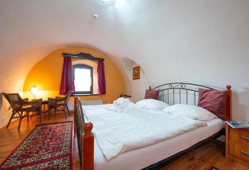 膳宿费 Penzión Familia