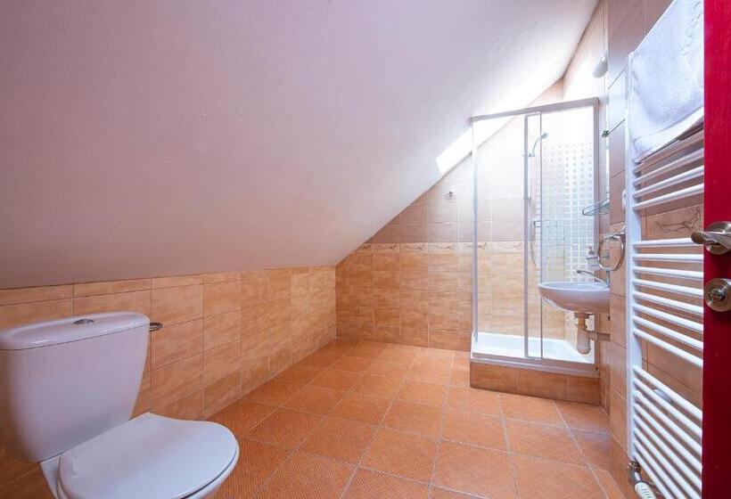 膳宿费 Penzión Familia