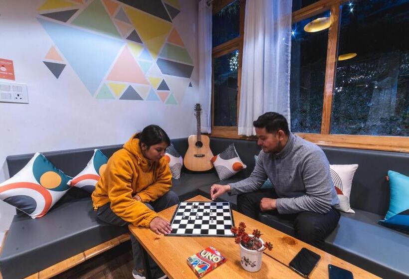 הוסטל Zostel Plus Nainital