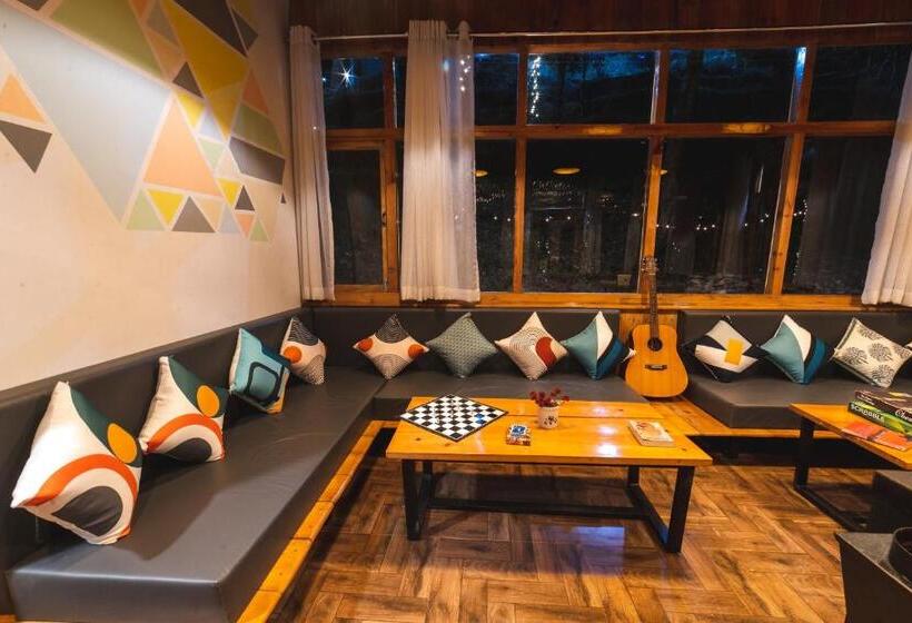 הוסטל Zostel Plus Nainital