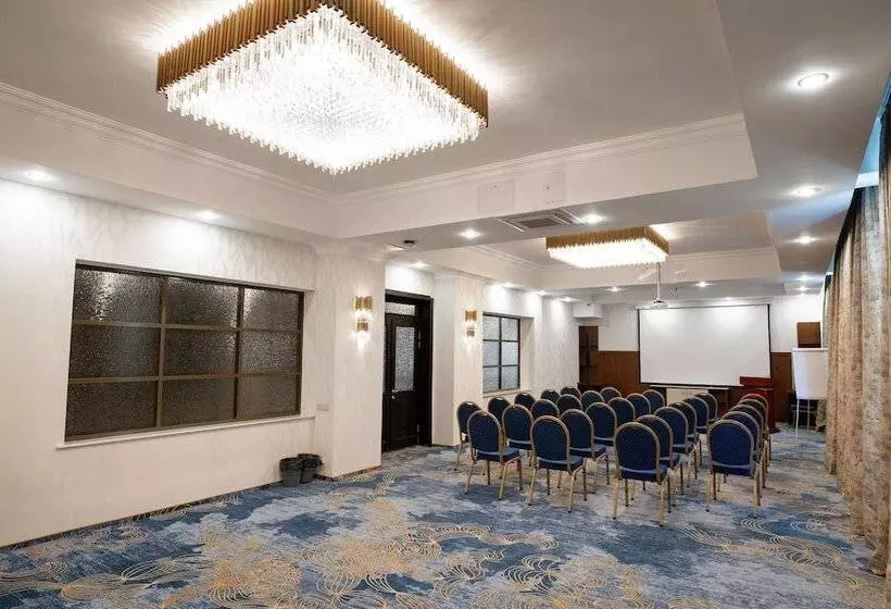هتل Best Western Plus Oskemen