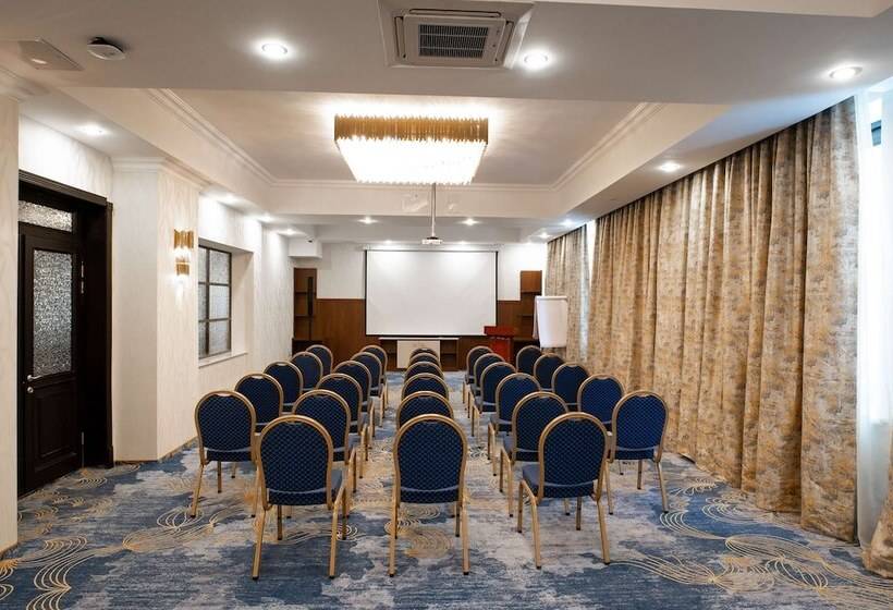 هتل Best Western Plus Oskemen