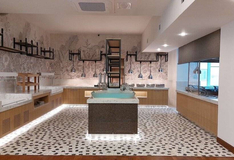 هتل Best Western Plus Oskemen