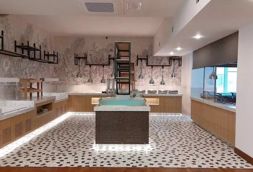 هتل Best Western Plus Oskemen