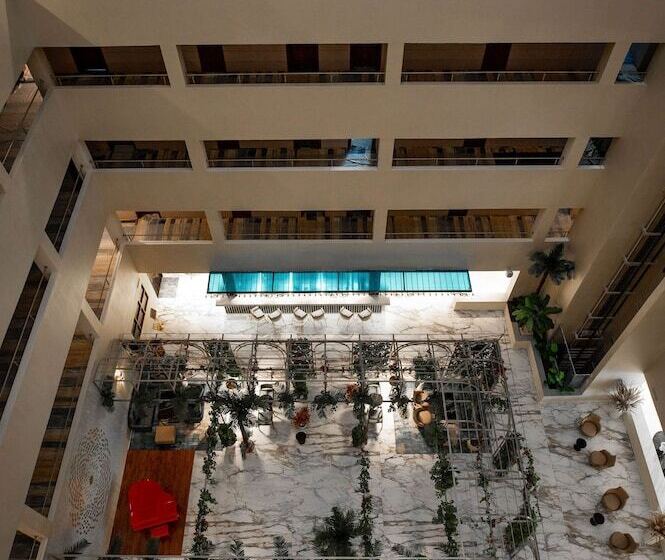 هتل Best Western Plus Oskemen