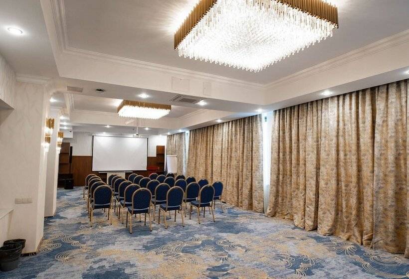 هتل Best Western Plus Oskemen