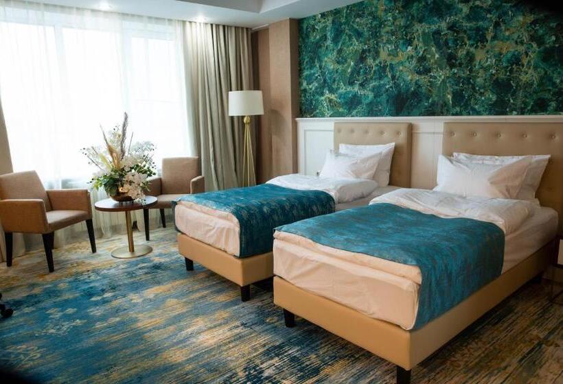 هتل Best Western Plus Oskemen