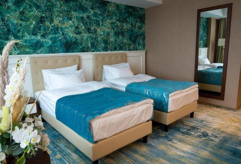 هتل Best Western Plus Oskemen