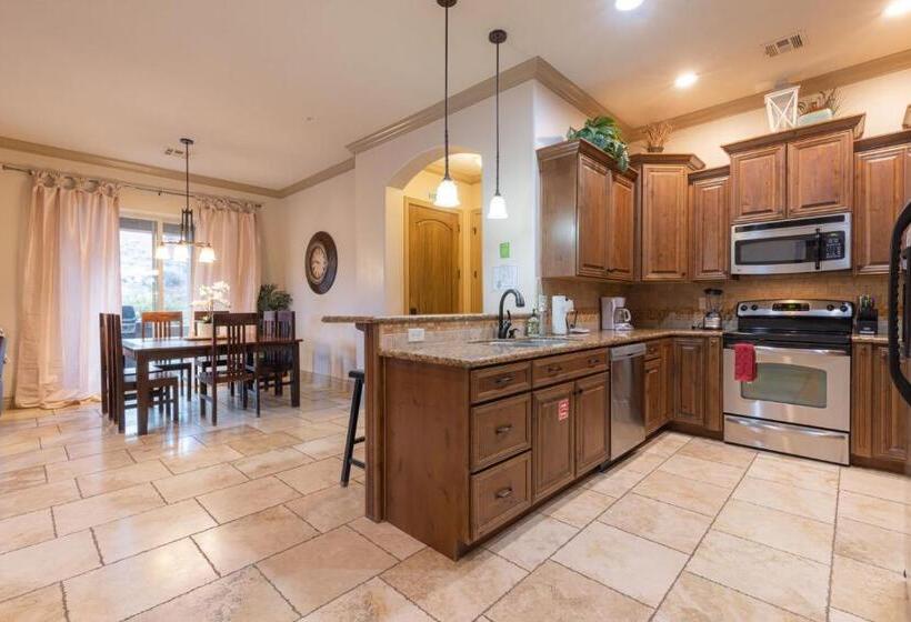 ホテル D5 Coral Springs Poolside Ground Floor 3 Bedroom Hillside View