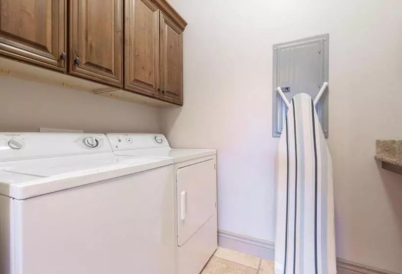 ホテル D5 Coral Springs Poolside Ground Floor 3 Bedroom Hillside View