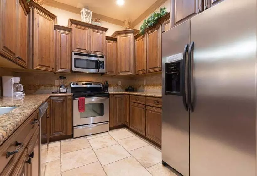 ホテル D5 Coral Springs Poolside Ground Floor 3 Bedroom Hillside View