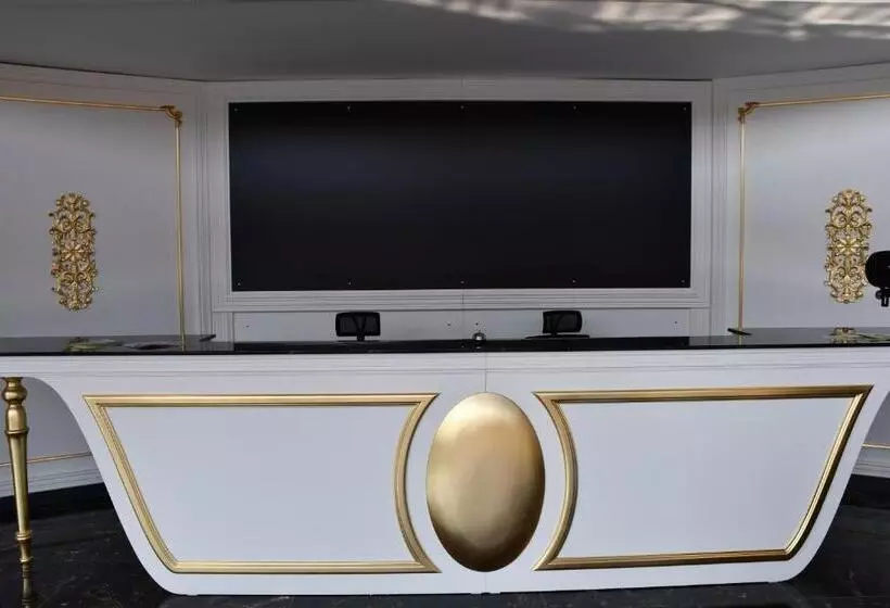 ホテル Hmz Luxury