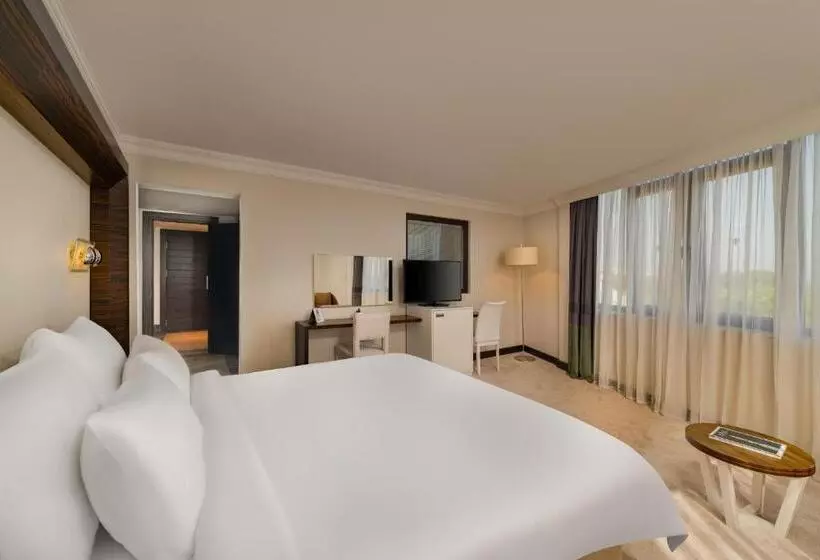 ホテル Rixos Park Belek, The Land of Legends Access