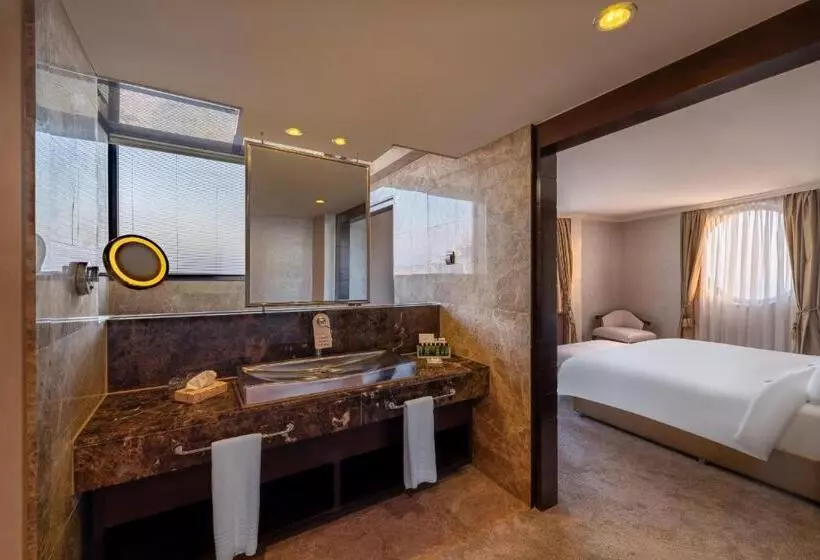 ホテル Rixos Park Belek, The Land of Legends Access