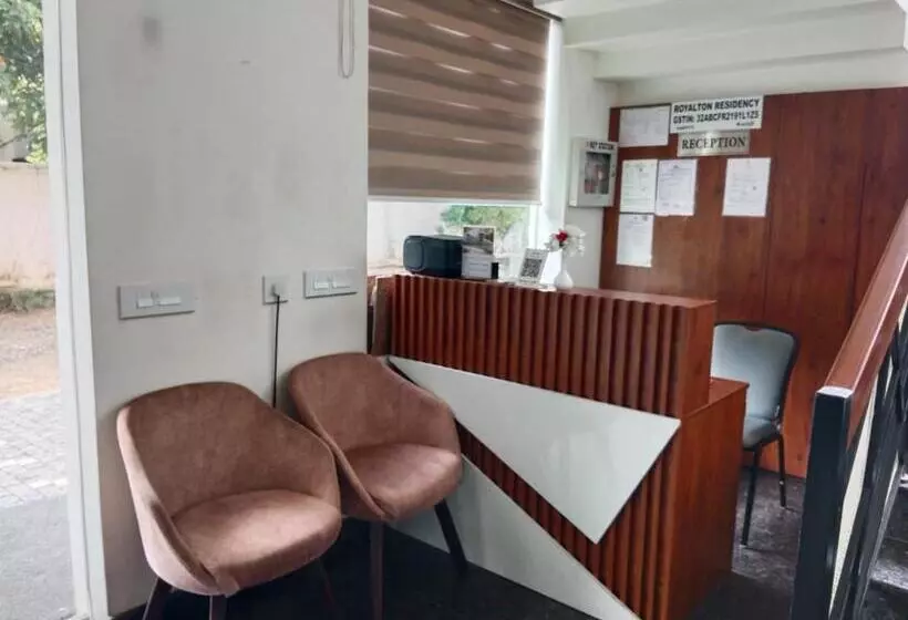 Hotelli Royalton Residency