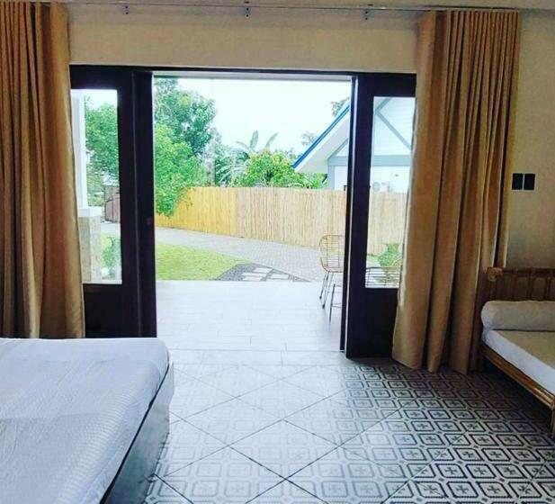 בית מלון כפרי White Hut Villas By Asog Resort