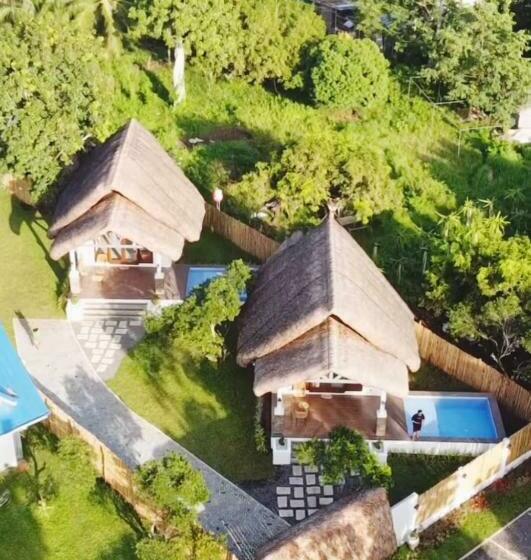 בית מלון כפרי White Hut Villas By Asog Resort