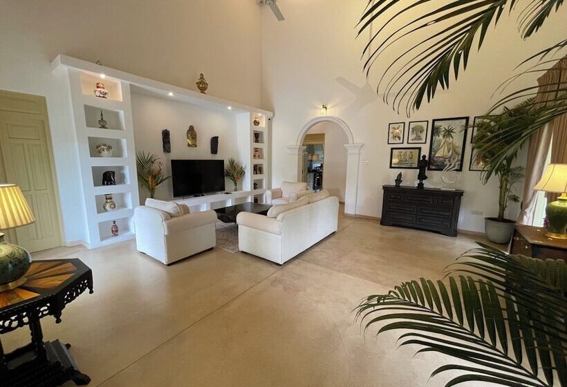 بنسيون Claire Villa By Younger Villas & Resorts